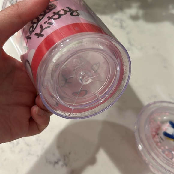 Lovely Hello Kitty drinking cup with straw - Picture 5 of 5